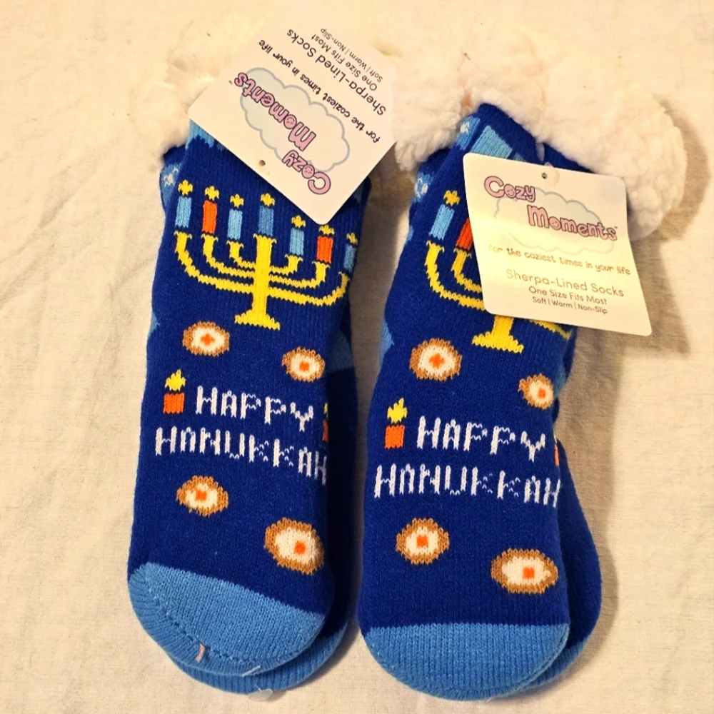 NWT 2 PAIRS Hanukkah Menorah Sherpa Lined Gripper Nonslip Socks Kids Child Size
